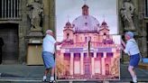 Los Caídos ‘arde’ en la plaza Consistorial