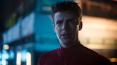 ‘The Flash’ Season Finale: Showrunner Eric Wallace Talks Death Of [SPOILER], The Mysterious Figure Emerging From Blaine’s Box...