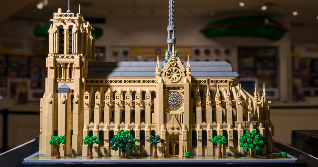 Notre-Dame Rises Again ... in Lego