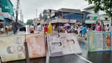 Kerala Rains: Residents of Edavanakad in Kerala block road protesting against flooding due to sea incursion