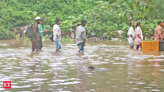 Mumbai rains: City drowned in 300 mm rain in 6 hours. Mumbaikars share visuals of flood-like situation - The Economic Times