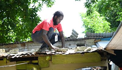 El huracán Beryl azota Jamaica tras causar una gran devastación en el Caribe Oriental