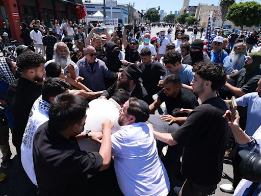 Los Angeles mayor criticizes 'abhorrent' violence after anti-Israel agitators block synagogue