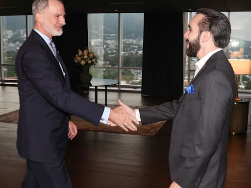 Bukele recibe en San Salvador al rey de España, Felipe VI, en vísperas de su investidura