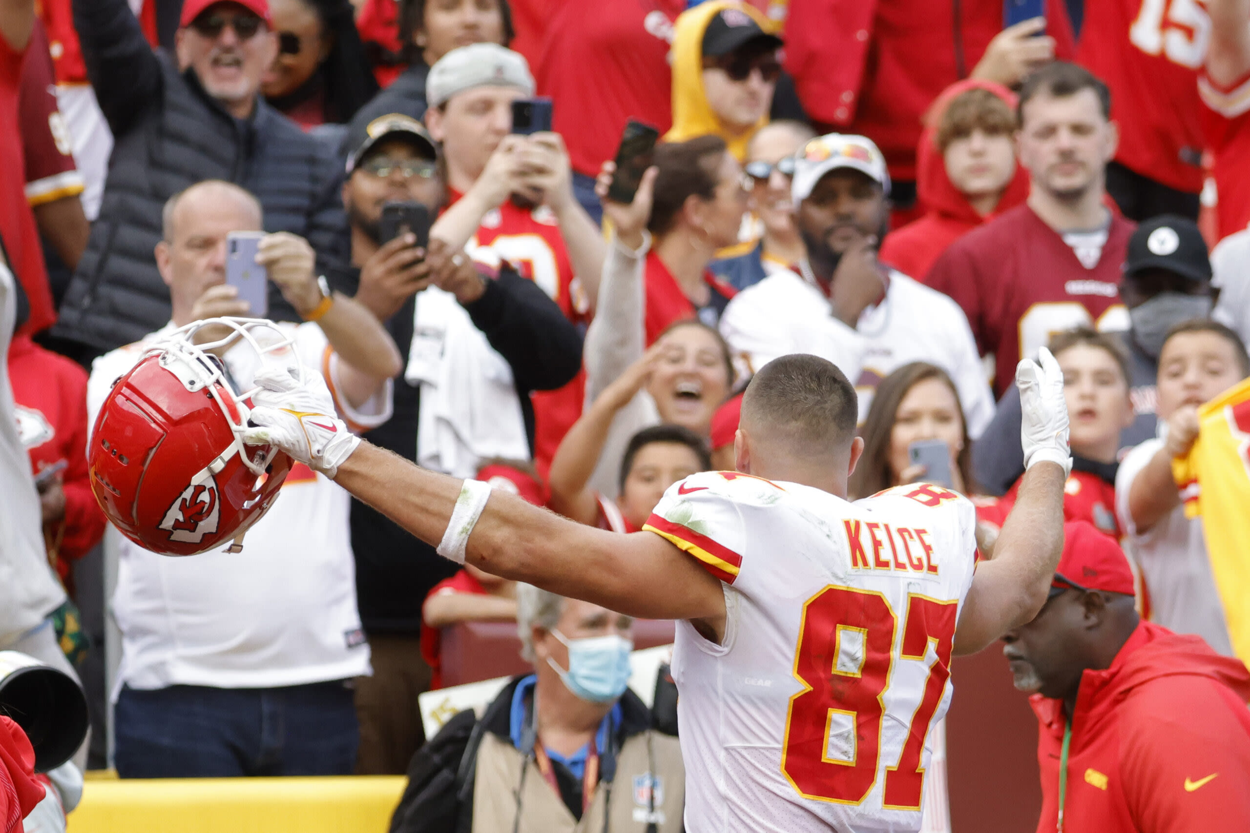 Jason and Travis Kelce praise Jayden Daniels and the Commanders