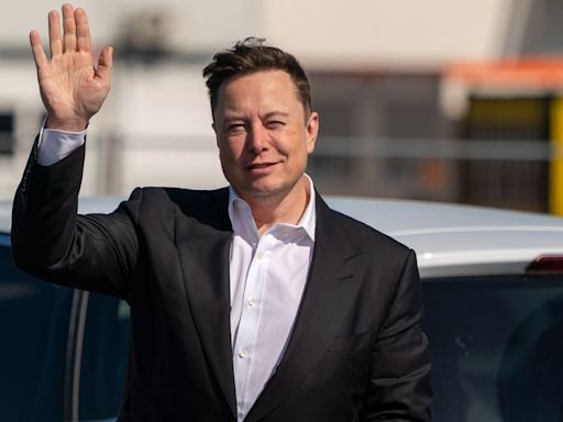 Elon Musk anuncia que robots humanoides trabajarán en la fabrica de Tesla en 2025