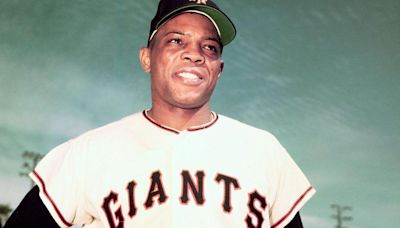 Tributes paid to 'true giant' of baseball, Willie Mays