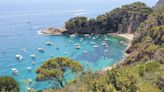 Una de las playas más bonitas de España: escondida entre acantilados y con aguas cristalinas
