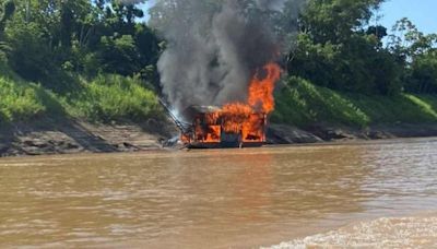 Vídeo: PF explode embarcações que faziam extração ilegal de ouro em Rondônia