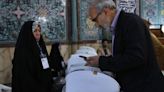 Políticos de línea dura obtienen mayoría en elecciones parlamentarias de Irán