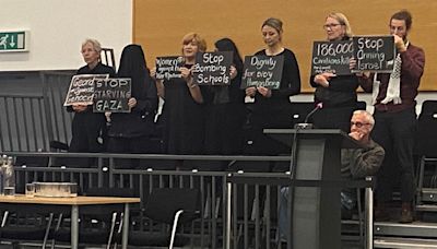 Anti-war vigil disrupts North Tyneside Council meeting