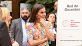 El multicolor estreno de la Reina: un vestido floral con sello español