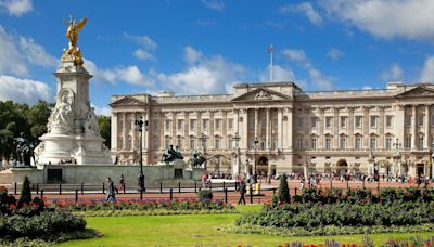 Furious tourists brand Buckingham Palace as 'ugly' and 'overrated'