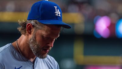 Clayton Kershaw todavía usa una bota ortopédica