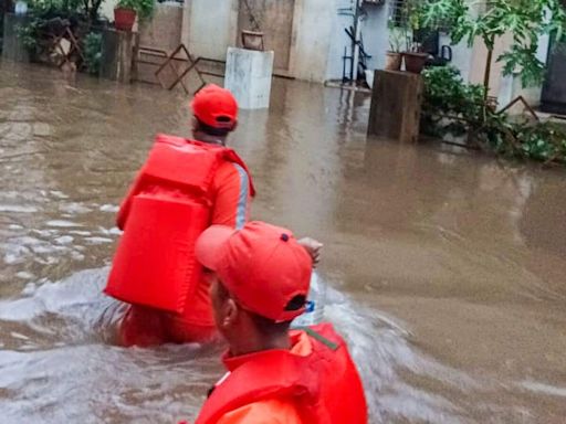 Pune rain news: IMD issues extremely heavy rain alert for today; schools, colleges to remain shut | Top updates | Today News