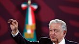 López Obrador asegura, tras marcha opositora, que en México se garantizan las libertades