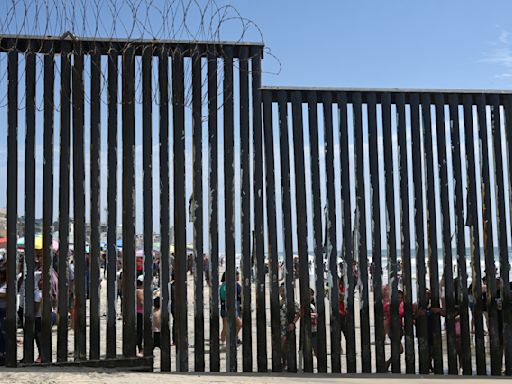 ¿Por qué cayeron los arrestos por cruces ilegales en la frontera de México y Estados Unidos?