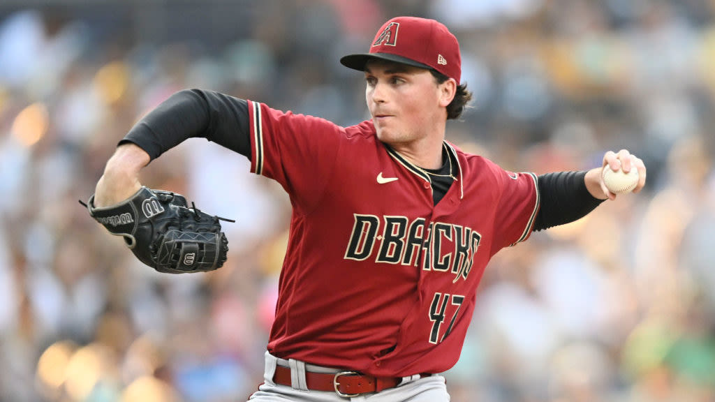 Diamondbacks-Dodgers game delayed by swarm of bees