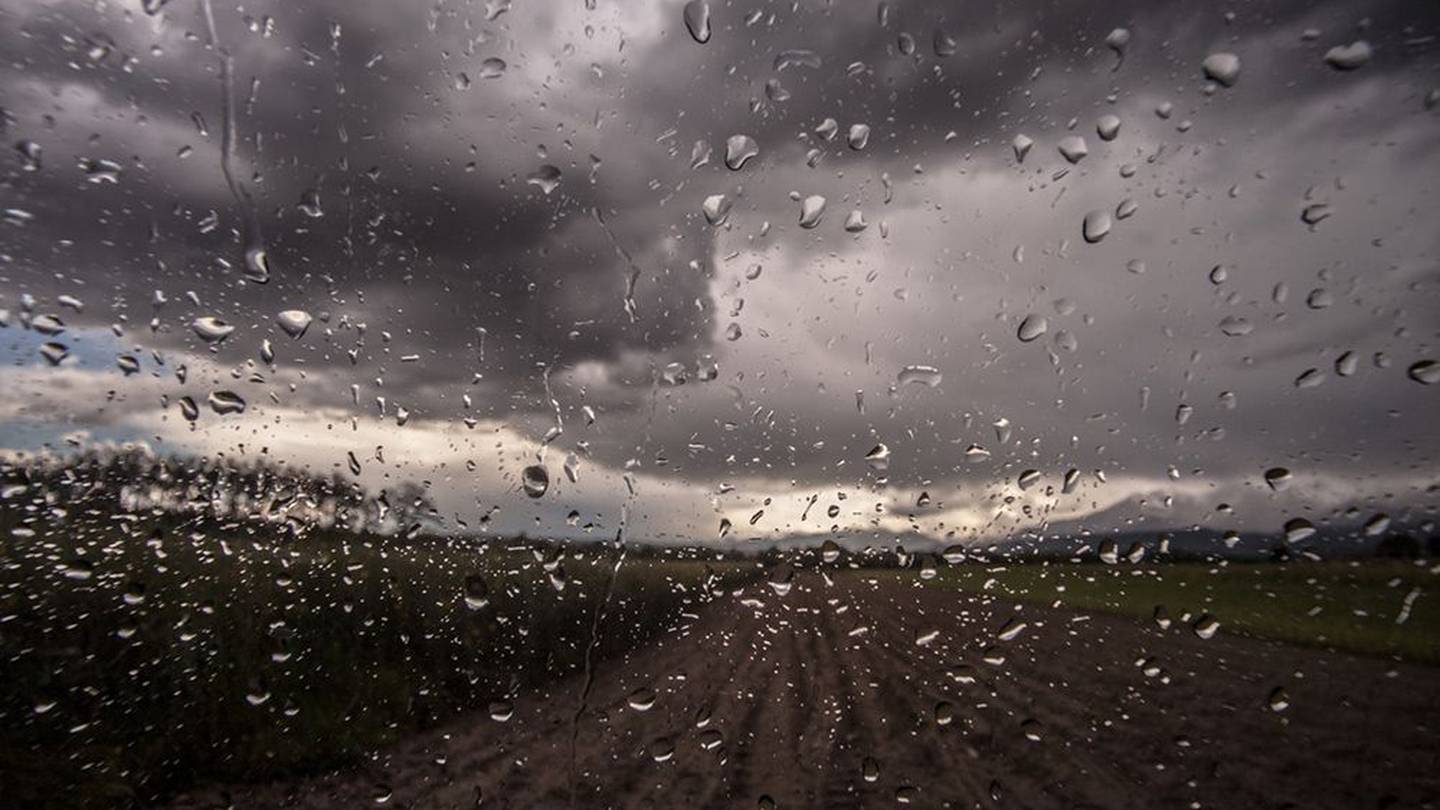 TIMING: Stronger evening storms with damaging winds, hail, few tornadoes possible