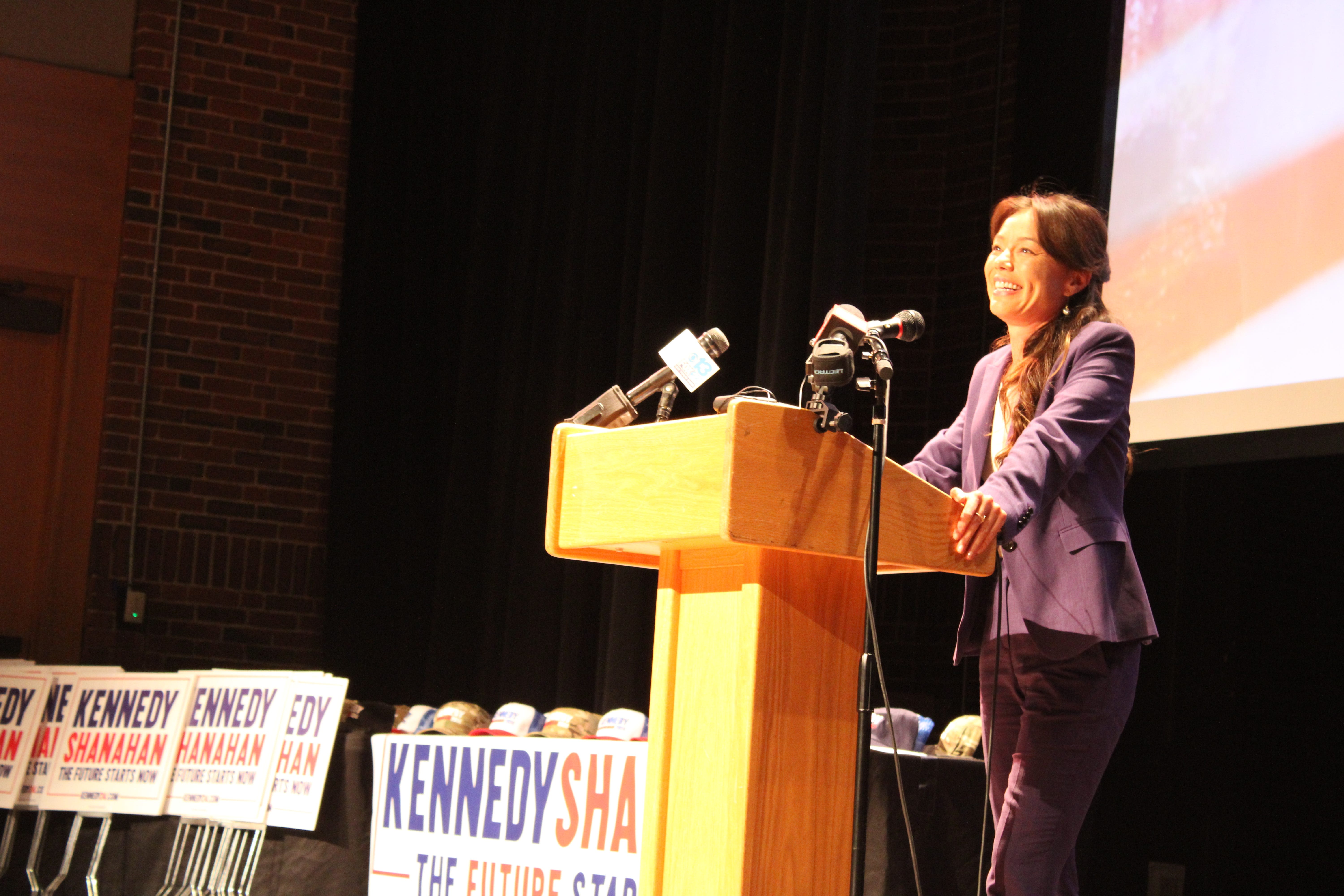 RFK Jr. running mate Nicole Shanahan makes push in Kittery to get on Maine ballot