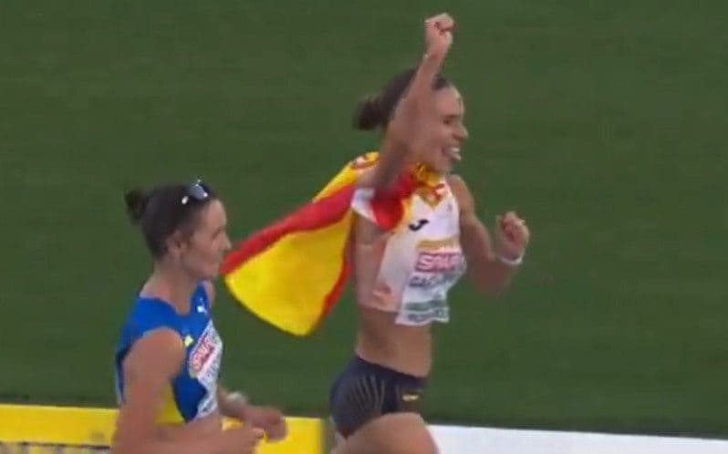 She’s behind you! Watch as race walker is caught by opponent after celebrating medal too soon
