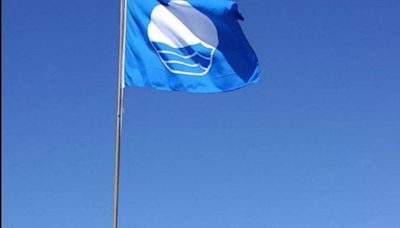 Lanzarote pierde una bandera azul, la de la playa grande de Puerto del Carmen