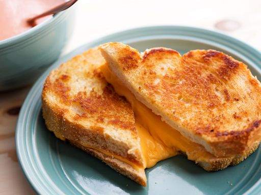 The Temperature Of Your Pan Is The Key To Gooey Grilled Cheese