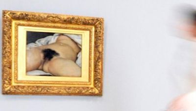 La entrepierna más famosa del arte, víctima de un nueva intervención | Dos mujeres pintaron "me too" en el cuadro de Courbet