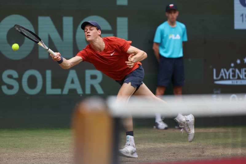 Sinner joins Zverev in Halle semis after being pushed all the way