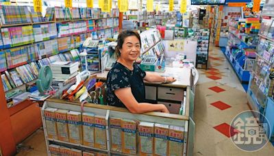 高雄43年鳳山大書城熄燈倒數！老客人痛哭流涕 老闆娘曝「掙扎心聲」