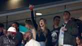 Taylor Swift shows up to second straight Chiefs game