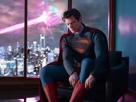 Revelan foto de David Corenswet como Superman