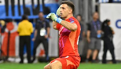 Emiliano Martinez pulls out THAT dance again after saving a penalty