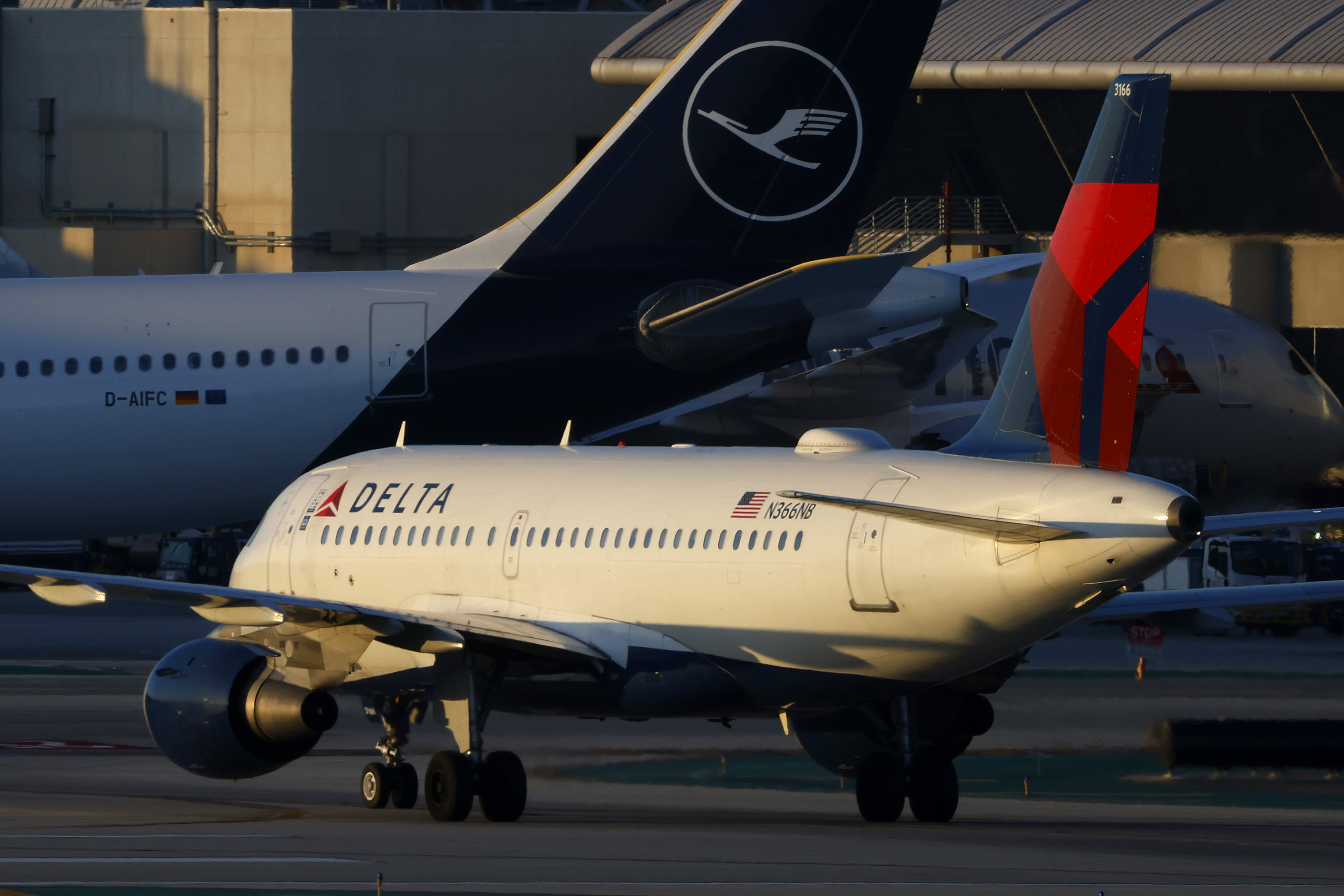 Two passenger planes collide on Ohio airport runway