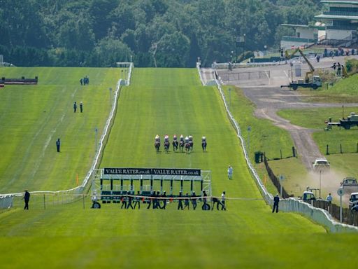 Paddy Power and Sky Bet only offer SP prices on Chepstow's first race as media rights row with Arc continues