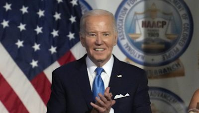 Biden cancelará otros $7,700 millones de dólares por concepto de deudas estudiantiles - La Opinión