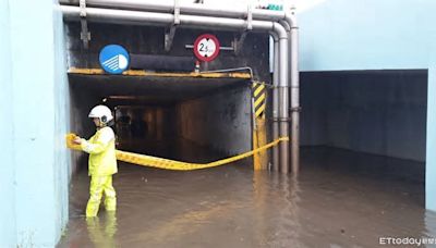 快訊／瞬間大雷雨狂炸！北投涵洞積水「2車受困」 現場拉封鎖線