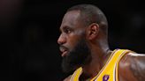 LeBron James considera seguir con Los Lakers, pero con un nuevo contrato, según reportes