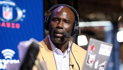 Terrell Davis, football Hall of Famer, says he was removed from plane after tapping a flight attendant