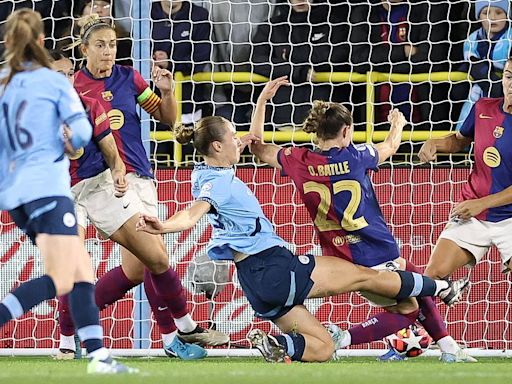 Man City 2-0 Barcelona: Naomi Layzell dazzles in dominant European win