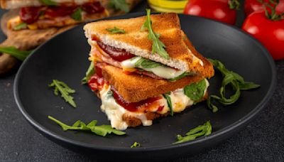 Pizza Grilled Cheese Is The Easy Comfort Meal You Need To Try