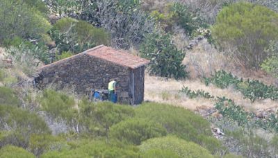 Officers narrow in on small buildings near where Jay Slater’s phone last pinged