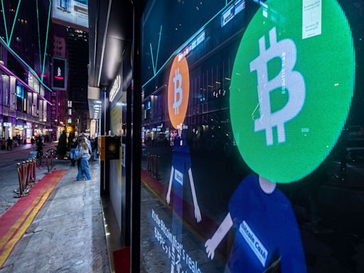 Bitcoin acelera queda e ameaça suporte após estreia decepcionante de ETF em Hong Kong