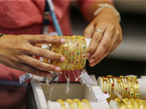 India Cuts Gold Import Tax in Boost to Local Jewelry Makers