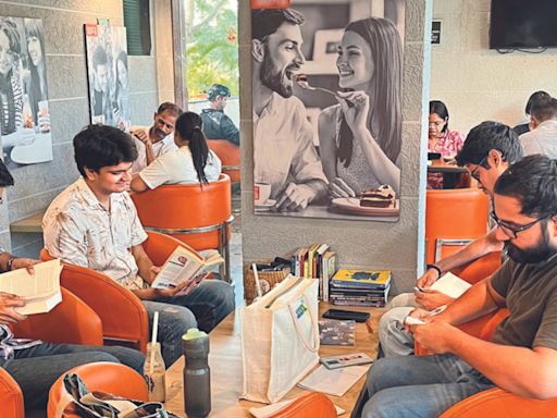 Feasts, meditation, book chains: Reading gets an innovative touch - Times of India