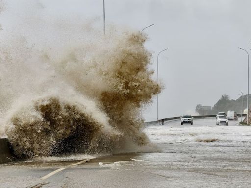 Typhoon Gaemi lashes China after pounding Taiwan, Philippines