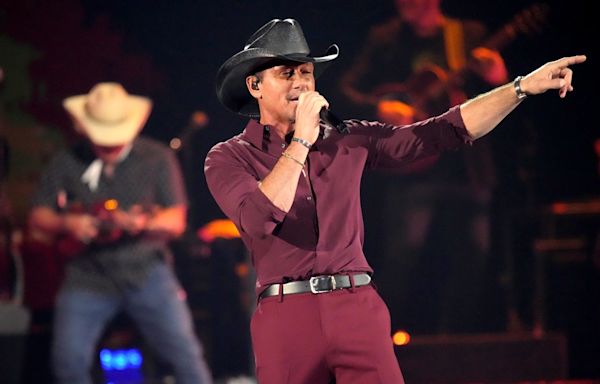 Tim McGraw Grants Fan’s Wish by Assisting With Baby Gender Reveal Onstage: ‘Tim or Faith?’