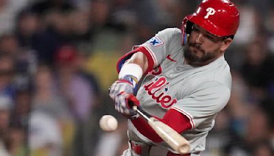 Kyle Schwarber hits 3 homers, drives in 7 runs as Phillies rally past Dodgers, 9-4