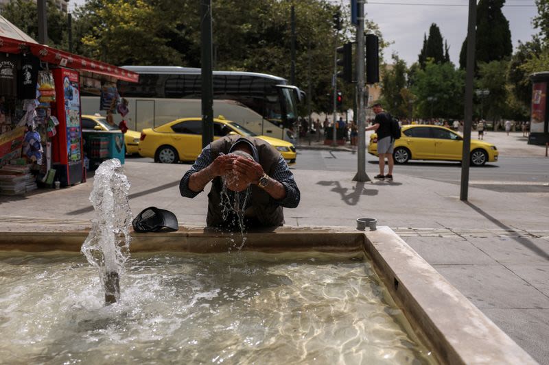 Greece restricts outdoor work as temperatures soar again