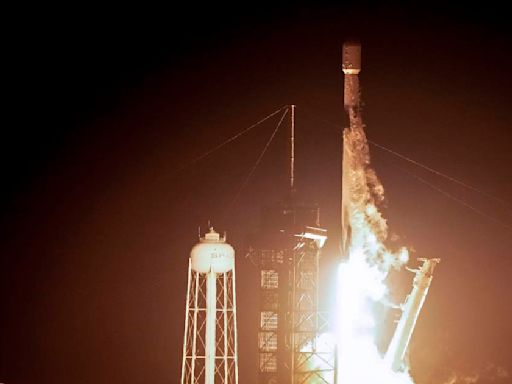 Elon, tenemos un problema: Cohete de SpaceX sufre misteriosa falla en lanzamiento